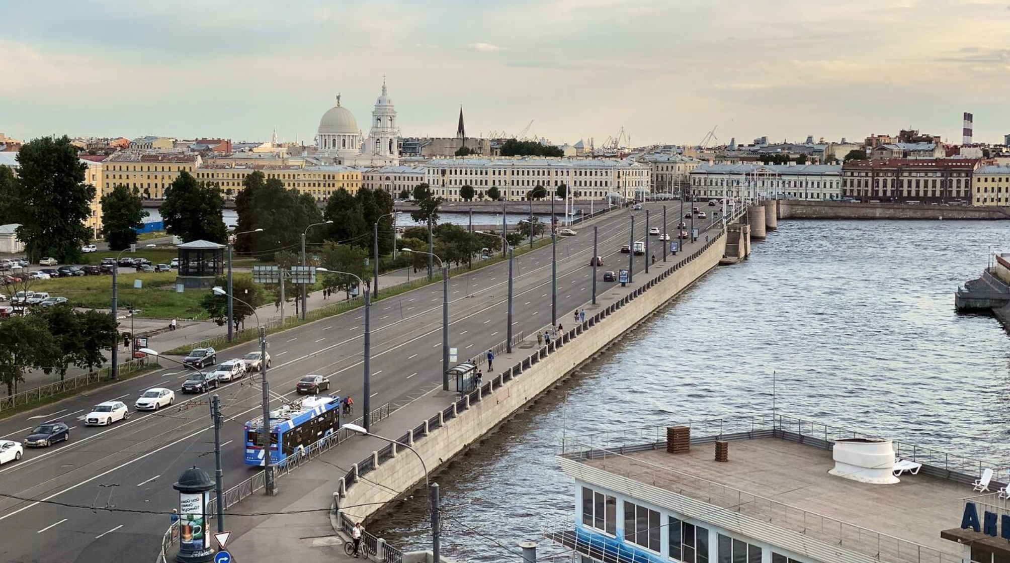 Студия с видом на Тучков мост — интерьер студии, Санкт-Петербург
